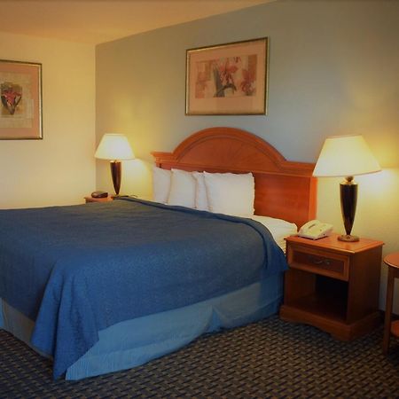 Texas Inn & Suites Дентон Екстер'єр фото