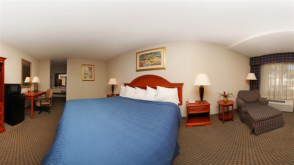Texas Inn & Suites Дентон Екстер'єр фото