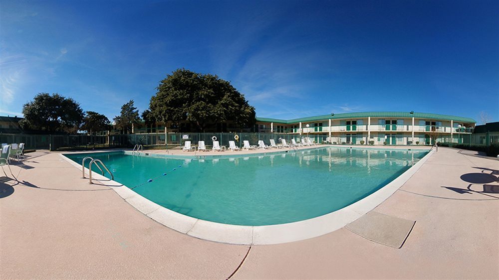 Texas Inn & Suites Дентон Екстер'єр фото