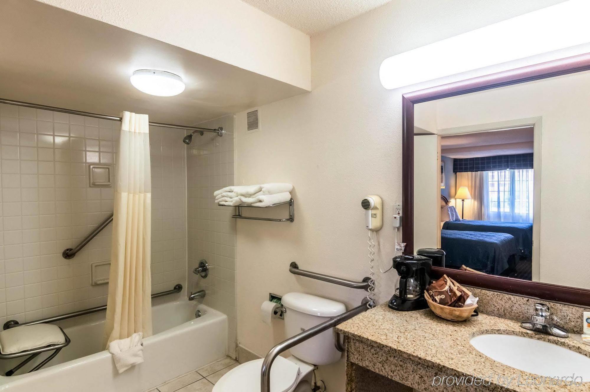 Texas Inn & Suites Дентон Екстер'єр фото