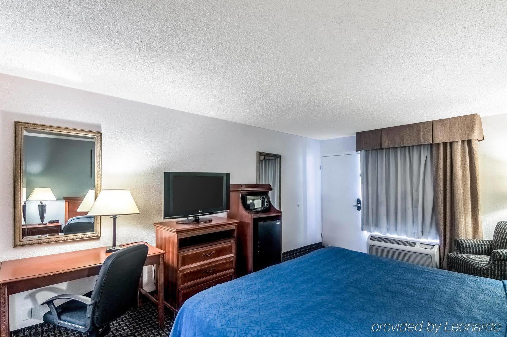 Texas Inn & Suites Дентон Екстер'єр фото