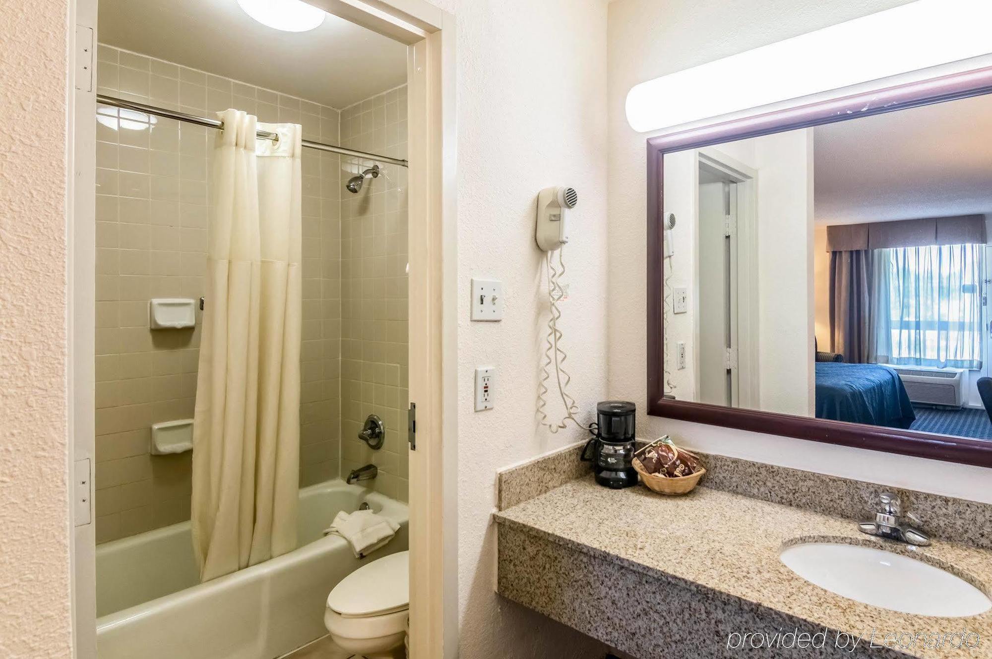 Texas Inn & Suites Дентон Екстер'єр фото