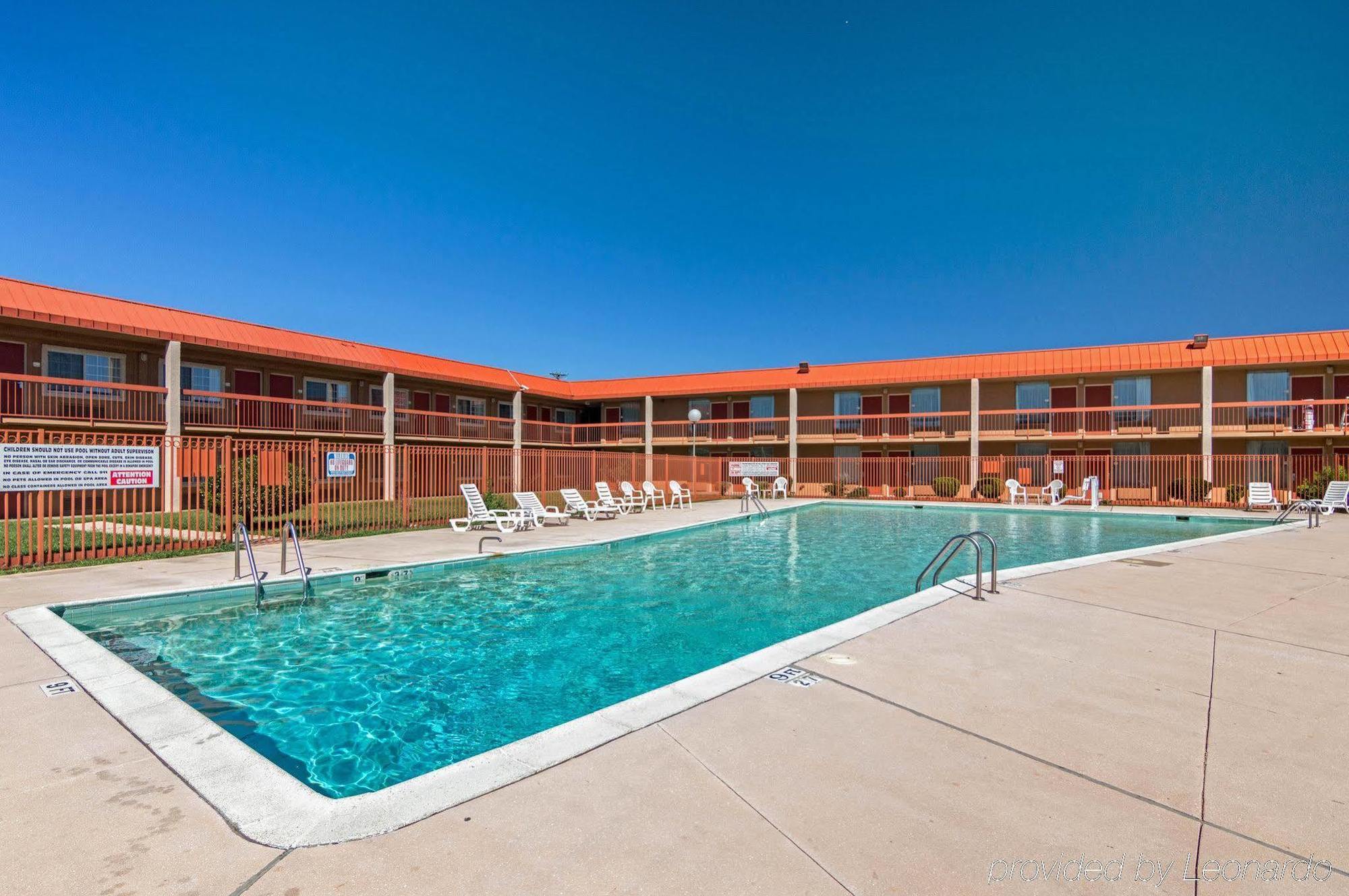 Texas Inn & Suites Дентон Екстер'єр фото
