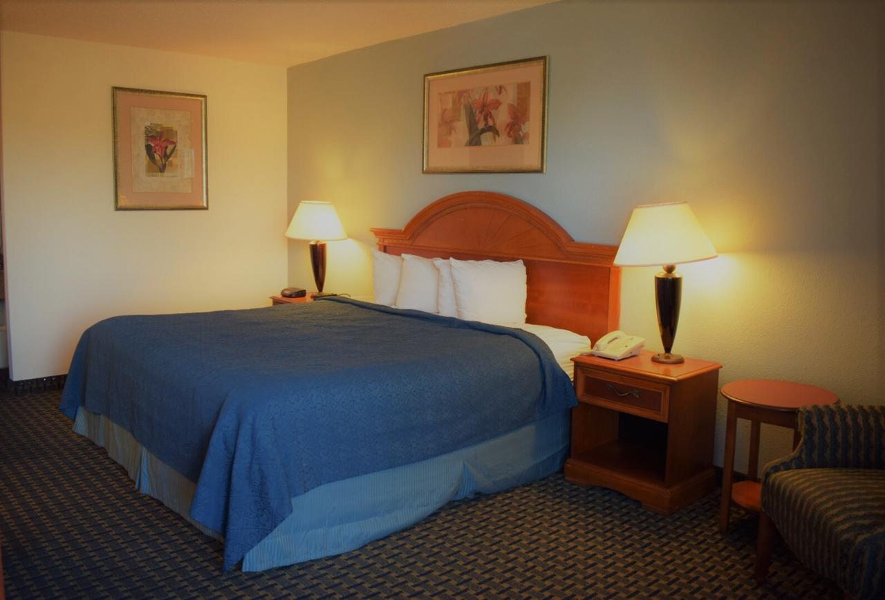 Texas Inn & Suites Дентон Екстер'єр фото