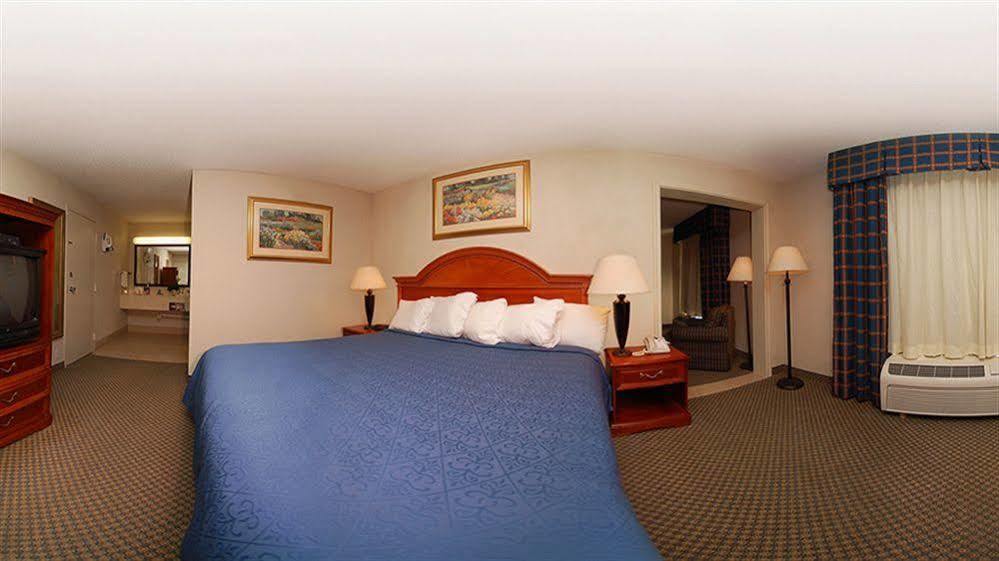 Texas Inn & Suites Дентон Екстер'єр фото